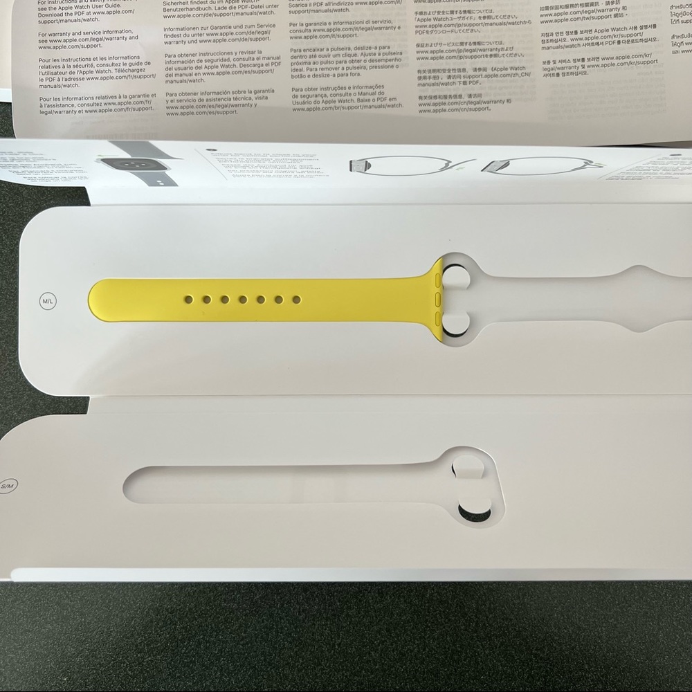 *PLEASE READ DESCRIPTION** NWT M/L - Apple Watch Band - 41 mm, Lemon Zest